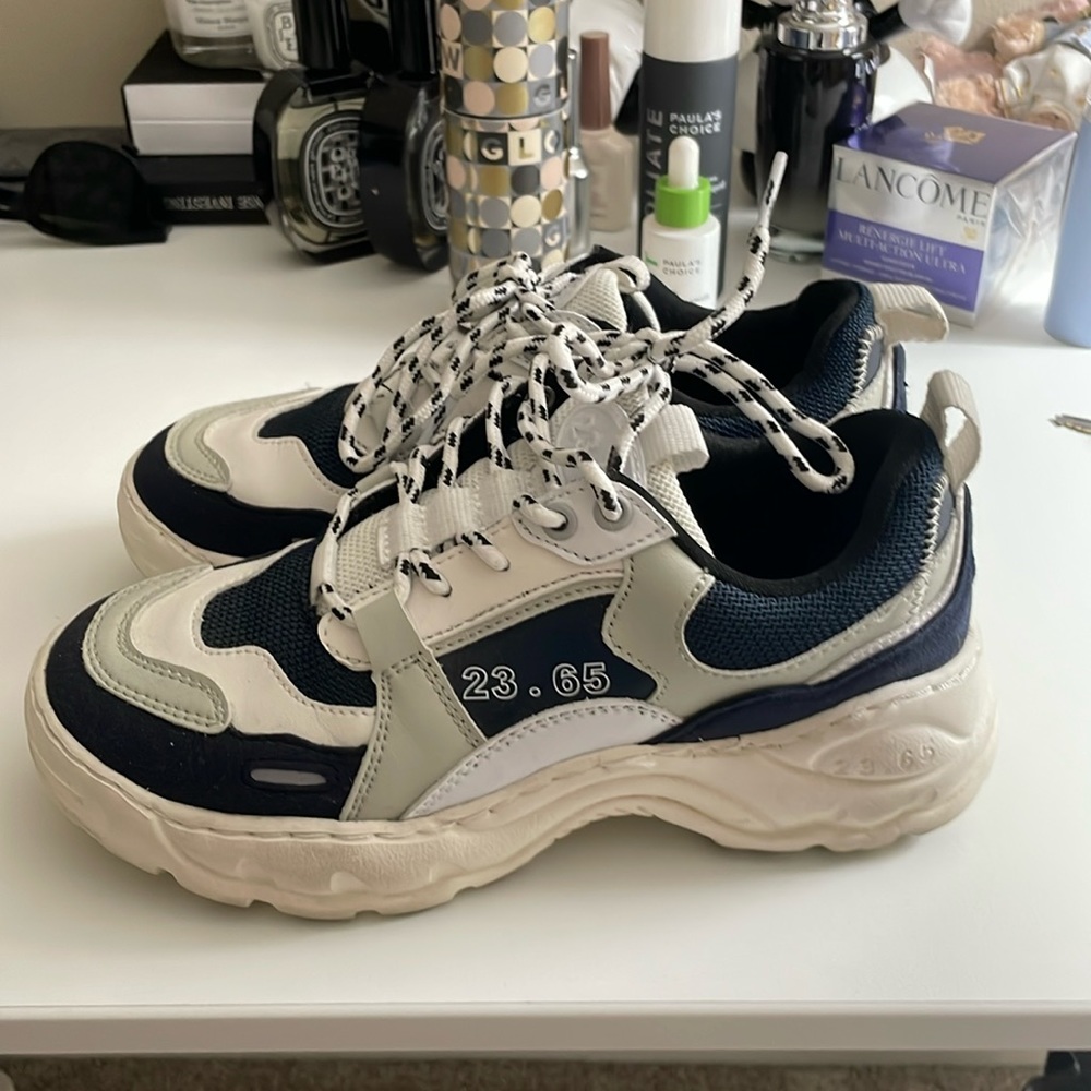 23.65 sneakers